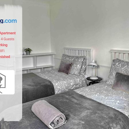 Netley Village Apartment By Your Stay Solutions Short Lets & Serviced Accommodation Netley Southampton With Free Wi-Fi Хамбл Экстерьер фото